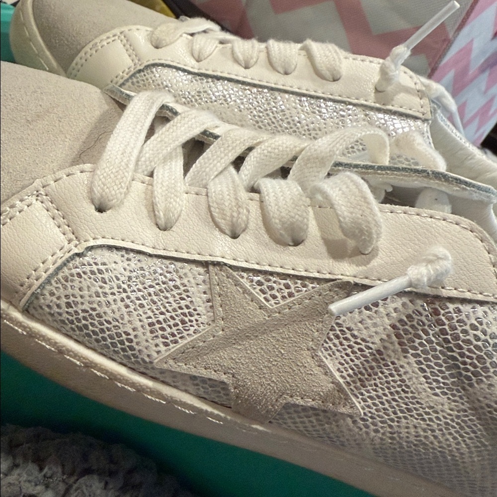 Silver and White Women's Sneaker Vintage Havana 7.5 tennis shoes designer silver - Picture 4 of 8